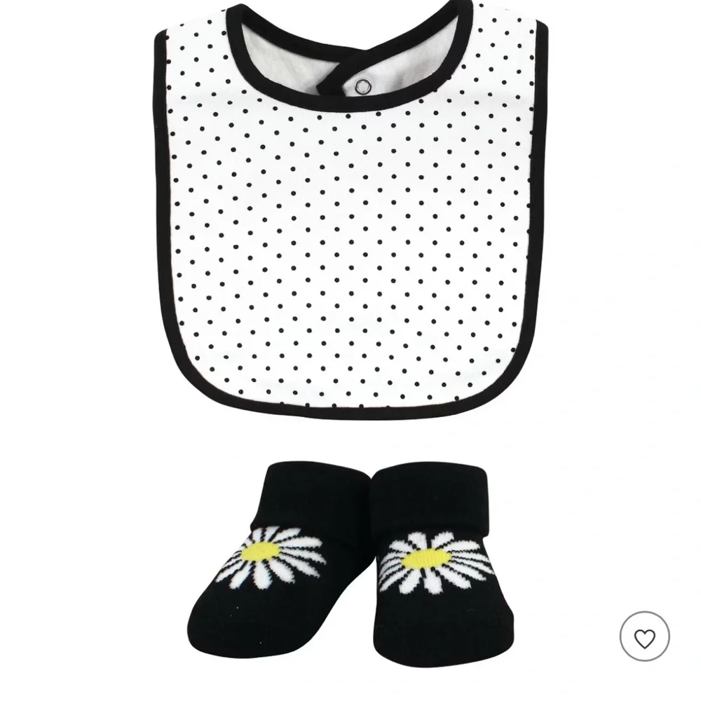 NWT Hudson Baby Infant Girl Cotton 3 Bibs,2 prs Sock Sets, Pretty Daisy msrp $23